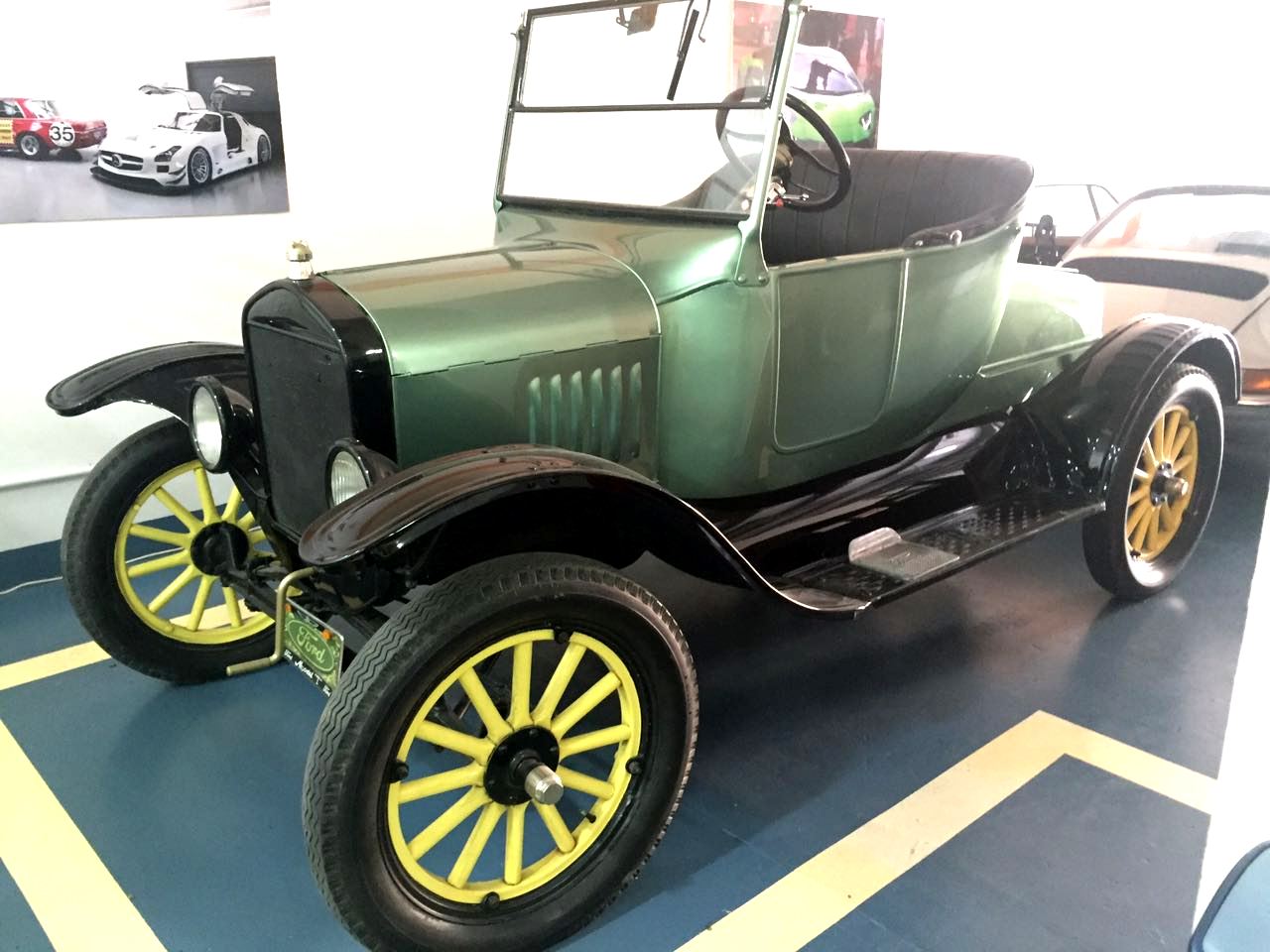 раритетный автомобиль фото